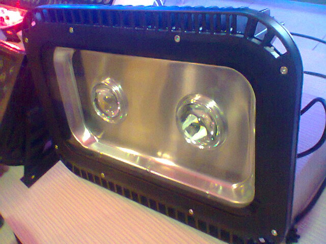Lampu Sorot LED 2 x 80 watt 